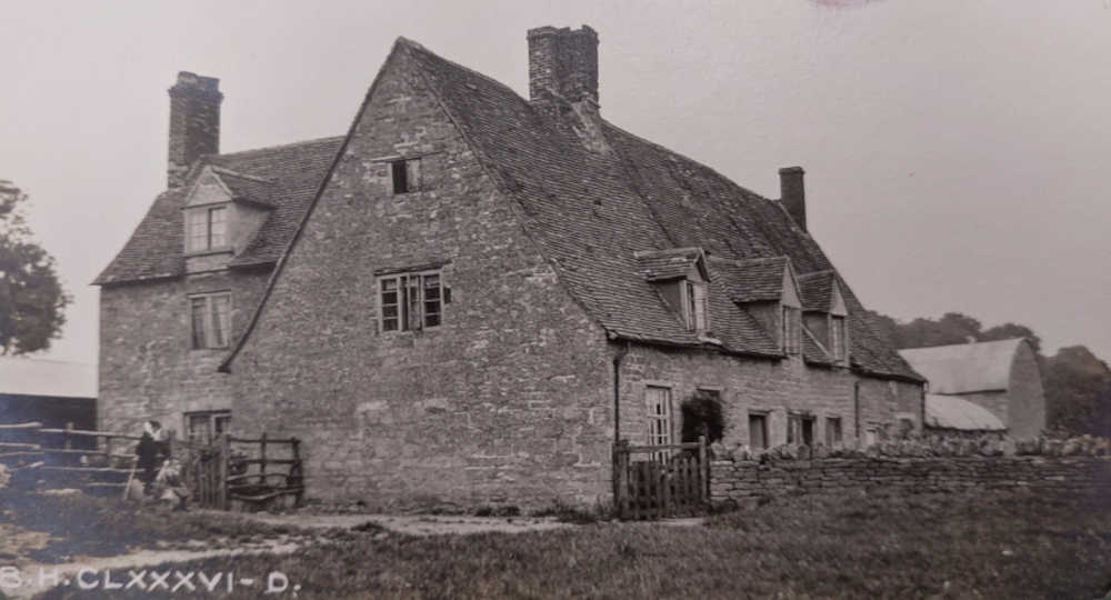 Possible photograph of Great Linford House, circa 1910.