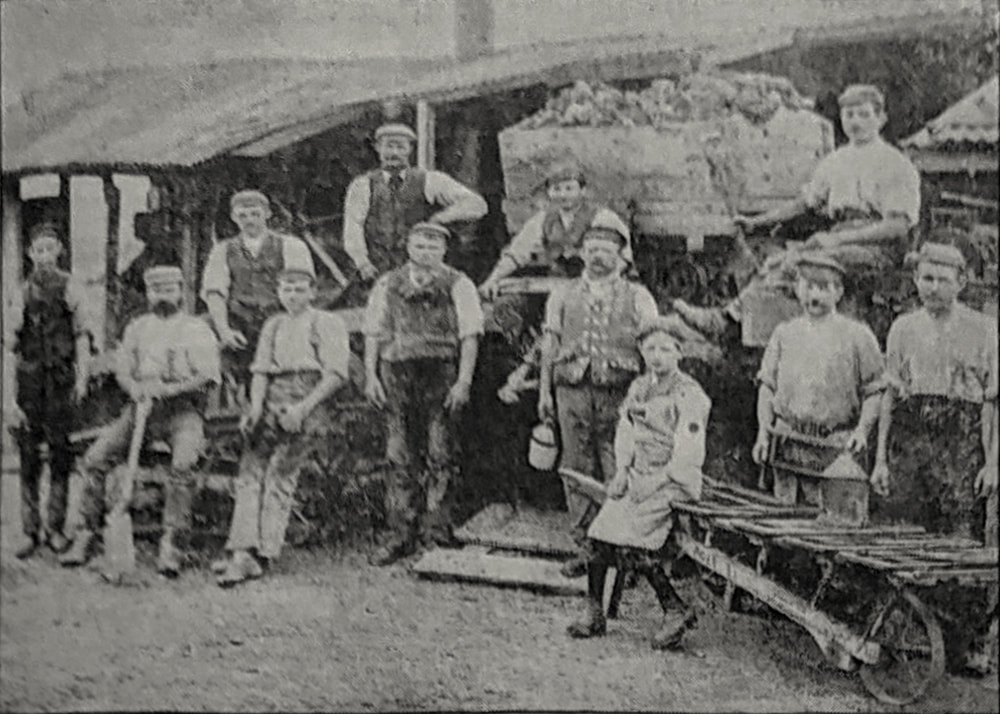 Workers at Great Linford Brick Kilns