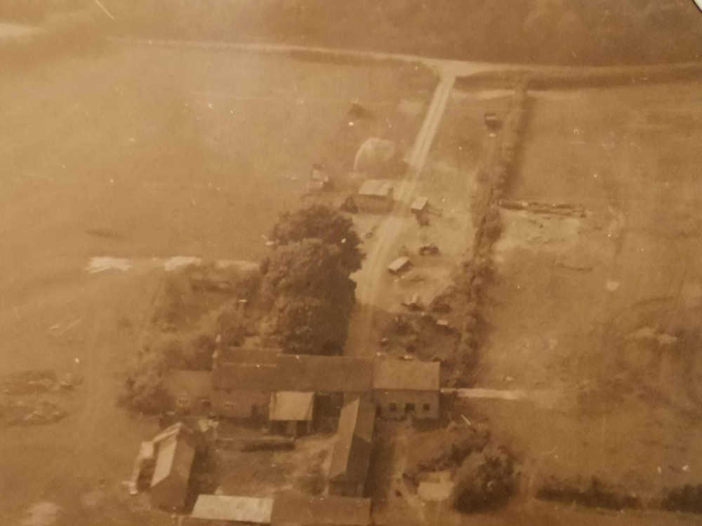 Aerial photograph of Wood Farm, Great Linford.